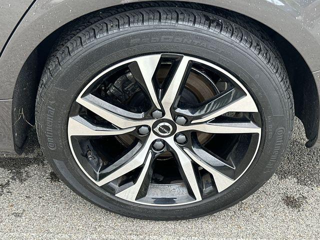2024 Volvo S60 B5 Core Dark Theme