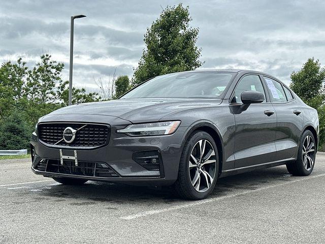 2024 Volvo S60 B5 Core Dark Theme