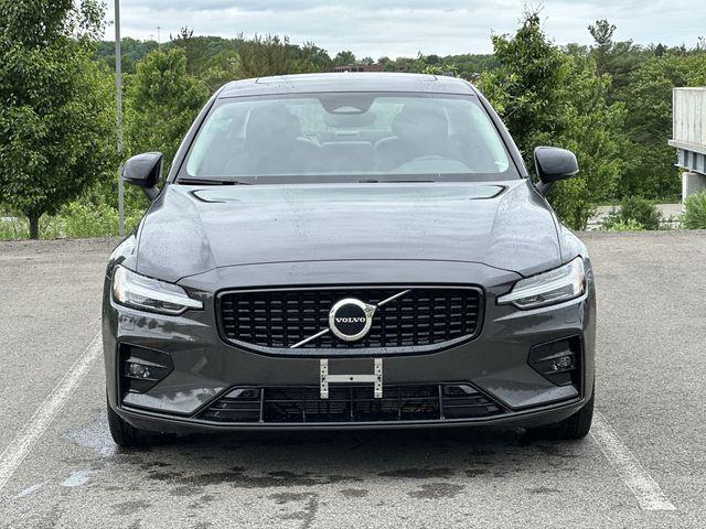 2024 Volvo S60 B5 Core Dark Theme