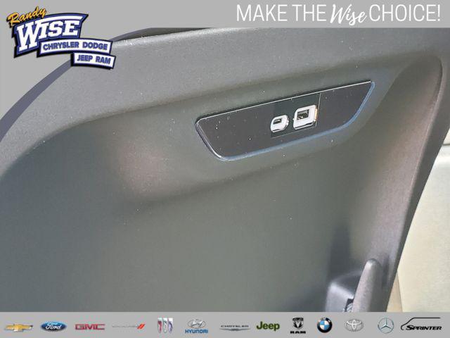 2027 Chrysler Pacifica Select