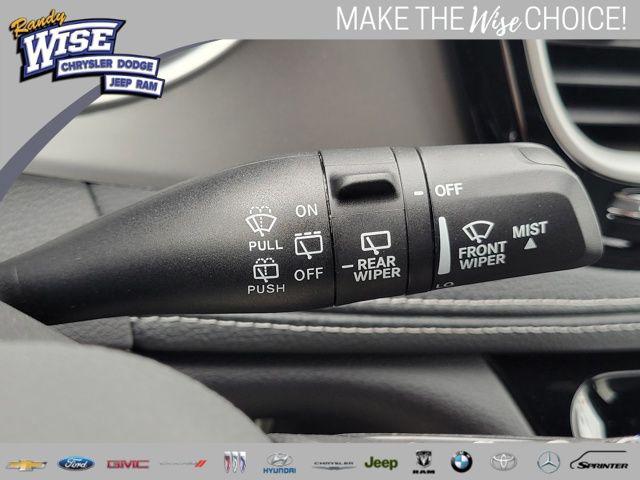 2027 Chrysler Pacifica Select