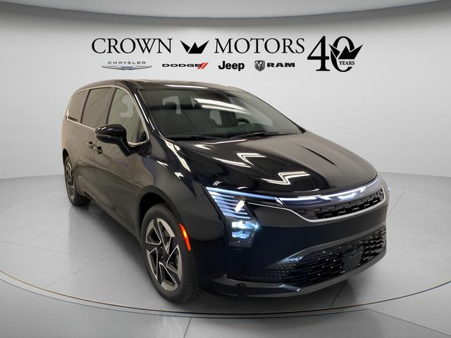 2027 Chrysler Pacifica Limited for sale in Holland, MI