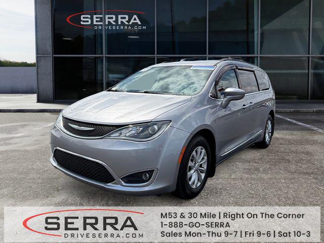 Billet Silver Metallic Clearcoat 2017 Chrysler Pacifica Touring L FWD Minivan Front-Wheel Drive Automatic