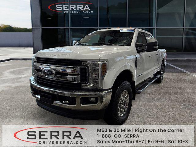 OXFORD WHITE 2019 Ford F-350 Super Duty XLT Crew Cab 4WD Pickup Truck Four-Wheel Drive Automatic