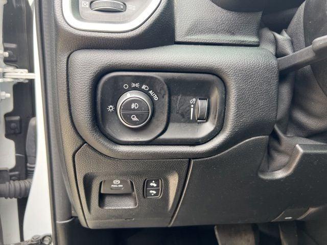 2020 Ram 1500 Big Horn Crew Cab 4x4 5'7" Box