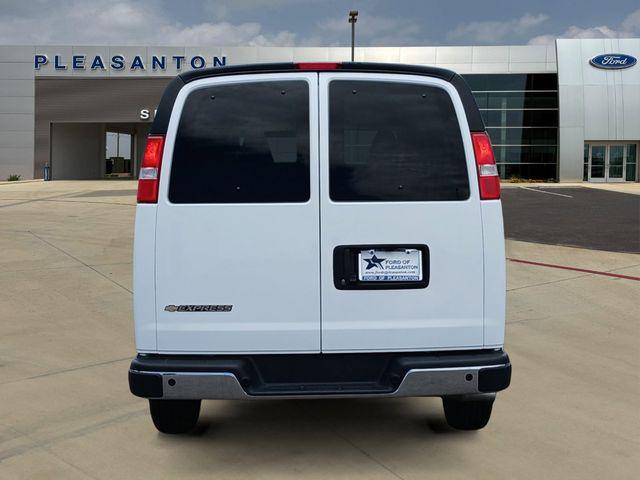 2025 Chevrolet Express Passenger RWD 3500 Extended Wheelbase LT