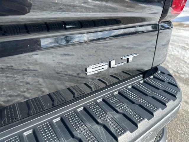 2022 GMC Sierra 1500 4WD Crew Cab Short Box SLT