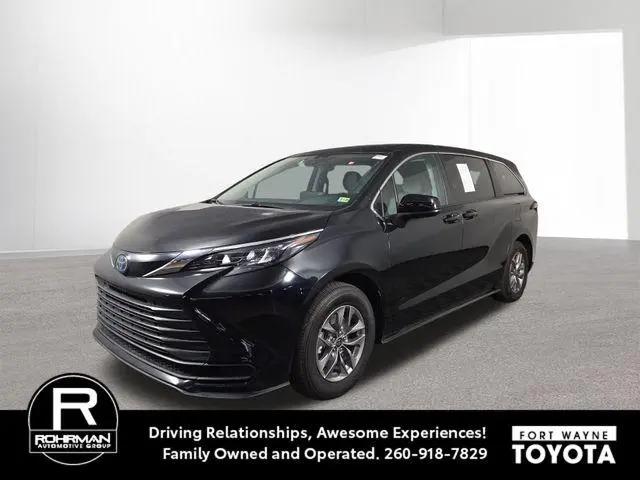 2024 Toyota Sienna LE for sale in Fort Wayne, IN