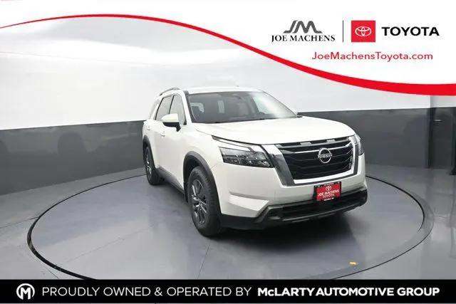 2023 Nissan Pathfinder SV 4WD for sale in Columbia, MO