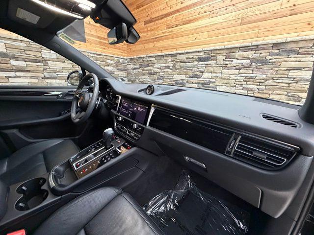 2023 Porsche Macan Base