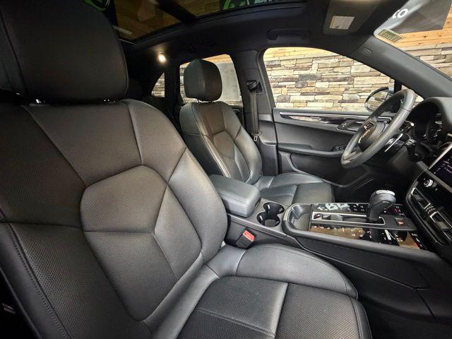 2023 Porsche Macan Base