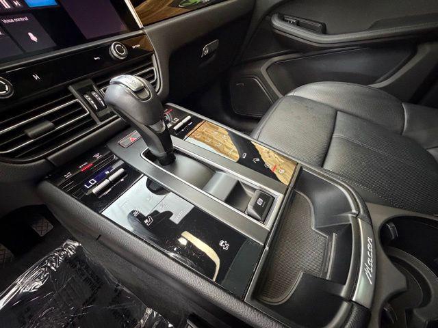 2023 Porsche Macan Base