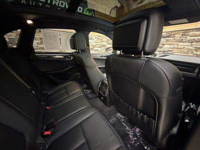 2023 Porsche Macan Base