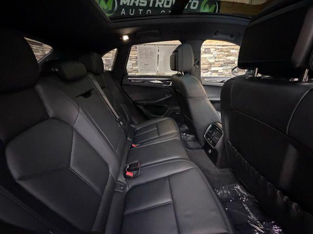 2023 Porsche Macan Base