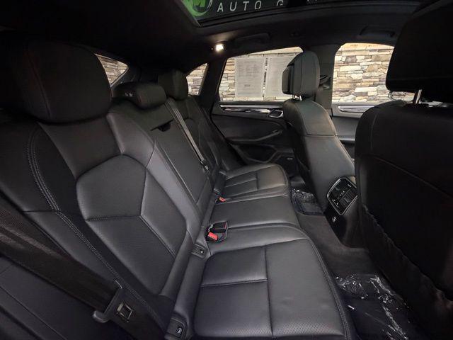 2023 Porsche Macan Base