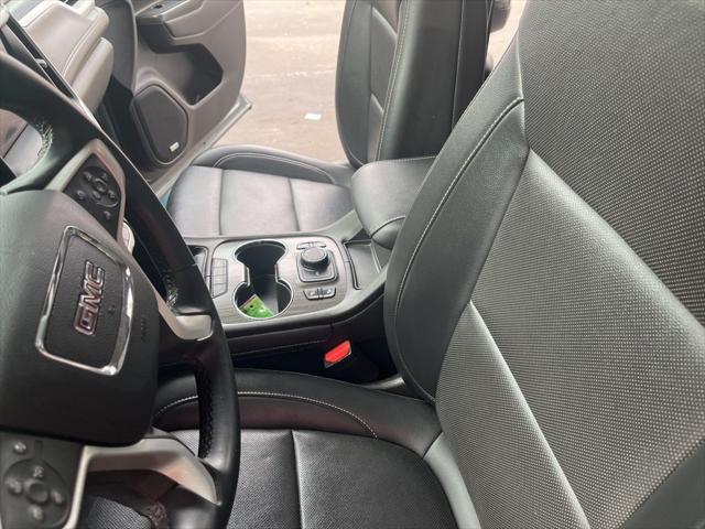 2023 GMC Acadia AWD SLT