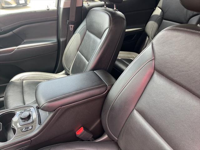 2023 GMC Acadia AWD SLT