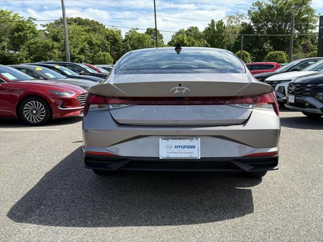 2023 Hyundai Elantra SE