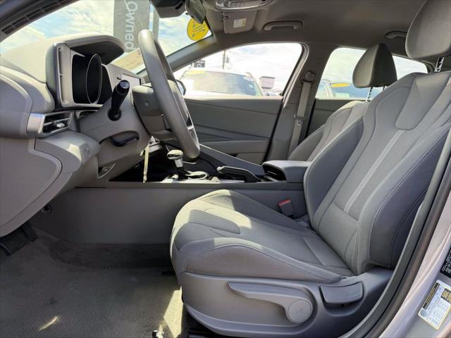 2023 Hyundai Elantra SE