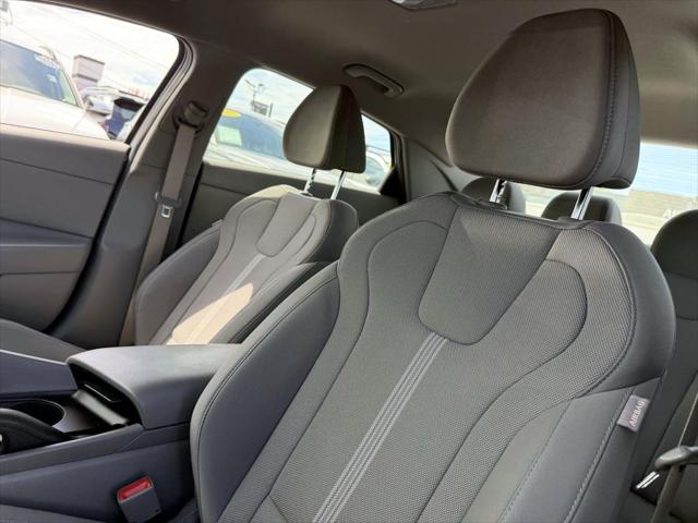 2023 Hyundai Elantra SE
