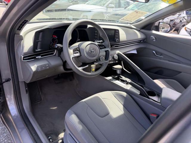 2023 Hyundai Elantra SE