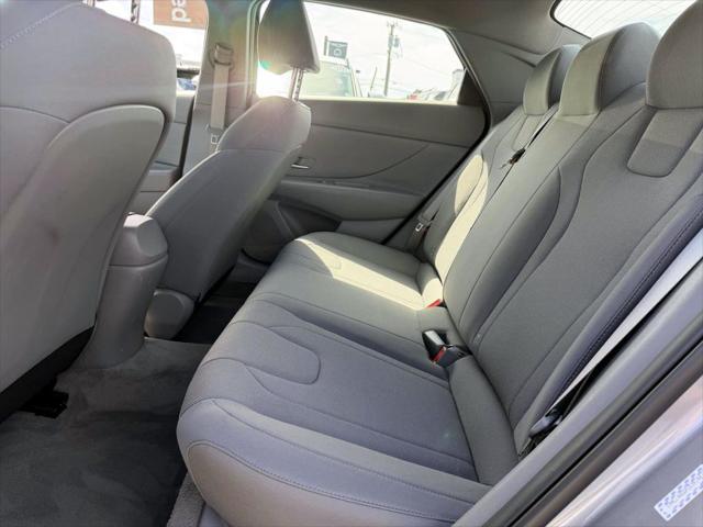 2023 Hyundai Elantra SE