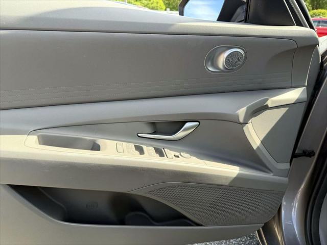 2023 Hyundai Elantra SE