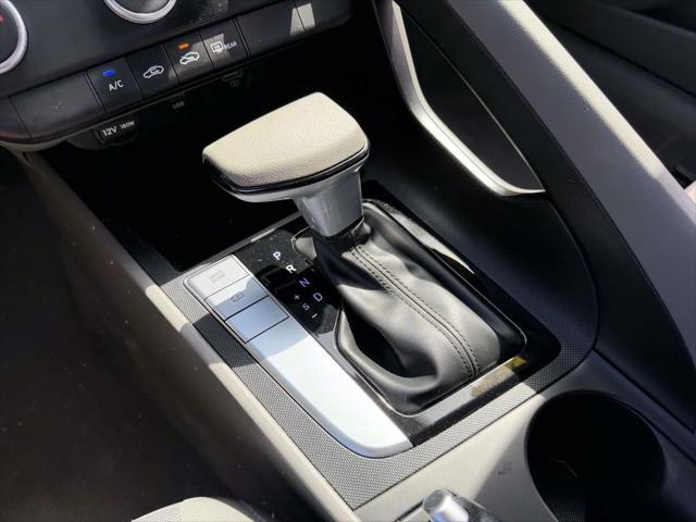 2023 Hyundai Elantra SE