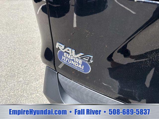 2020 Toyota RAV4 Hybrid LE