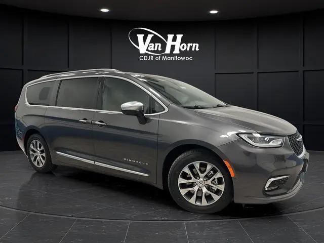 2023 Chrysler Pacifica Hybrid Pinnacle for sale in Manitowoc, WI