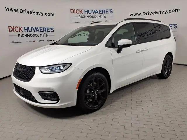 2023 Chrysler Pacifica Touring L AWD for sale in Richmond, MI