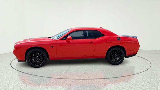 2016 Dodge Challenger SXT Plus