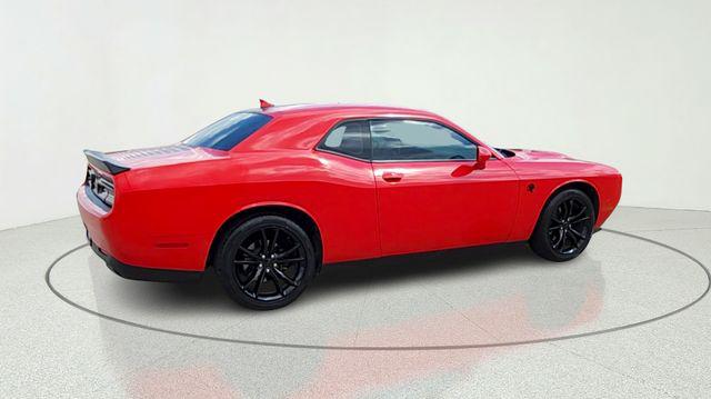 2016 Dodge Challenger SXT Plus