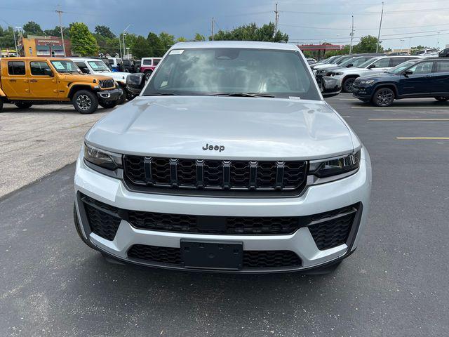 2026 Jeep Grand Cherokee GRAND CHEROKEE LAREDO ALTITUDE 4X4 2026 Jeep Grand Cherokee GRAND CHEROKEE LAREDO ALTITUDE 4X4