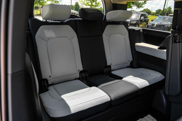 2026 Land Rover Defender P500 V8