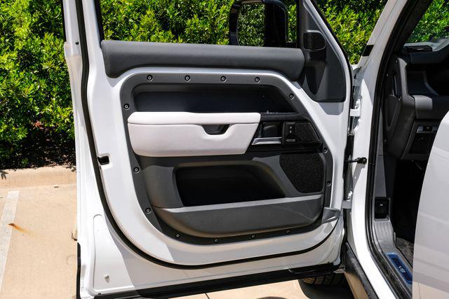 2026 Land Rover Defender P500 V8