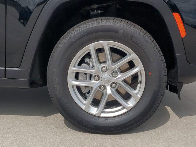 2026 Jeep Grand Cherokee Laredo 4x2