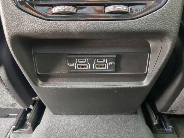 2026 Jeep Grand Cherokee Laredo 4x2