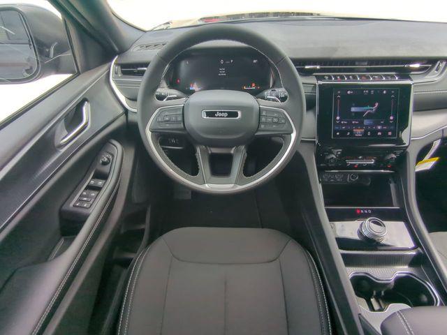 2026 Jeep Grand Cherokee Laredo 4x2