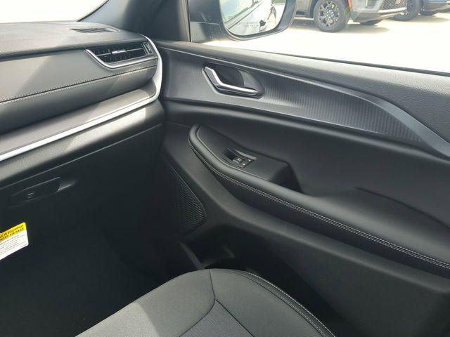 2026 Jeep Grand Cherokee Laredo 4x2