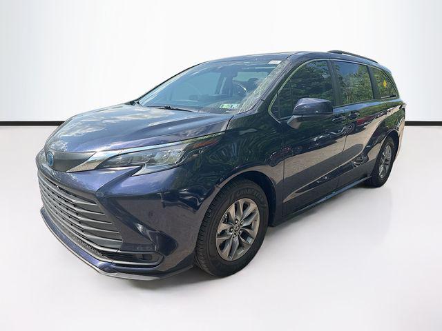 2024 Toyota Sienna LE