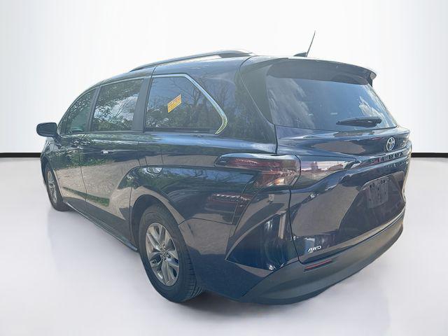 2024 Toyota Sienna LE