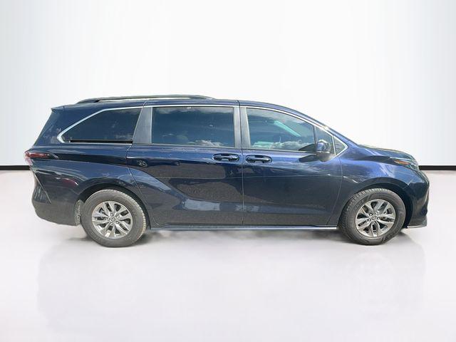 2024 Toyota Sienna LE