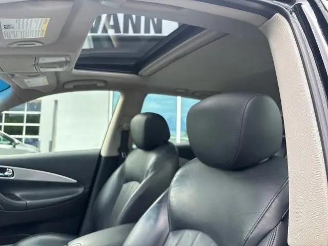 2017 INFINITI QX50 Standard