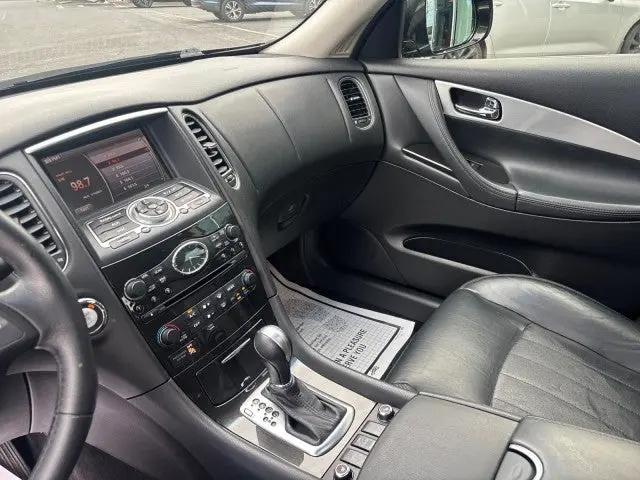 2017 INFINITI QX50 Standard