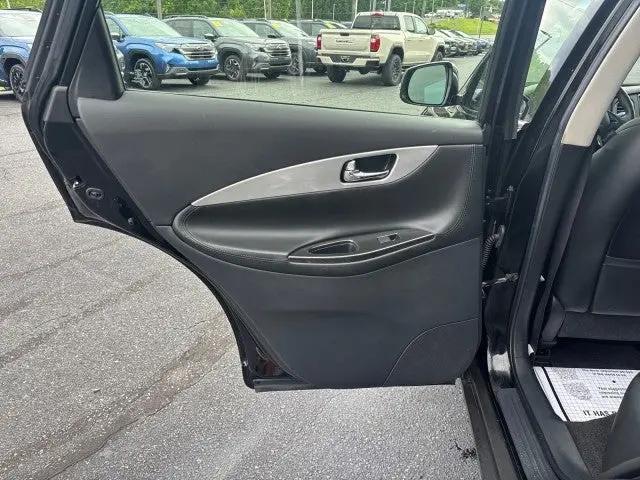 2017 INFINITI QX50 Standard