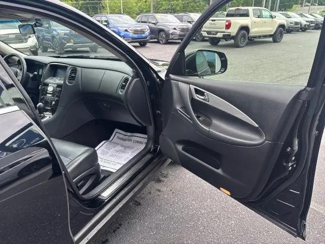 2017 INFINITI QX50 Standard
