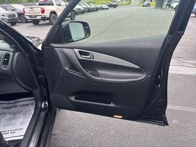 2017 INFINITI QX50 Standard