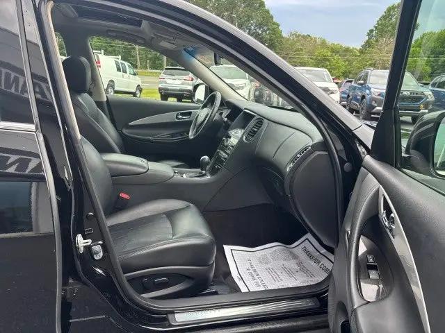 2017 INFINITI QX50 Standard