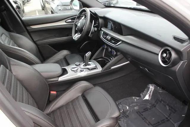 2023 Alfa Romeo Stelvio Veloce AWD